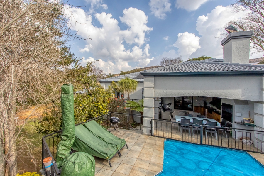 4 Bedroom Property for Sale in Featherbrooke Estate Gauteng