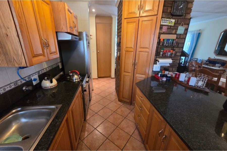 3 Bedroom Property for Sale in Rooihuiskraal North Gauteng