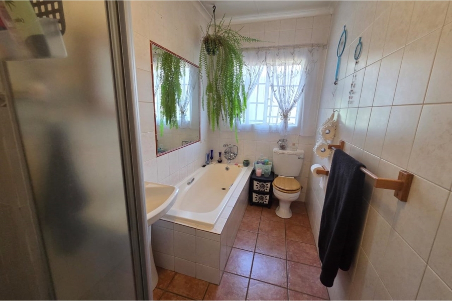 3 Bedroom Property for Sale in Rooihuiskraal North Gauteng