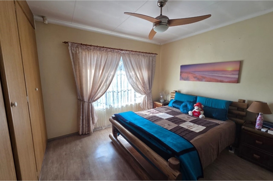 3 Bedroom Property for Sale in Rooihuiskraal North Gauteng
