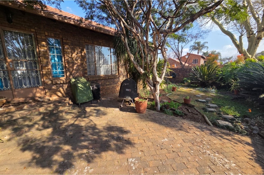 3 Bedroom Property for Sale in Rooihuiskraal North Gauteng