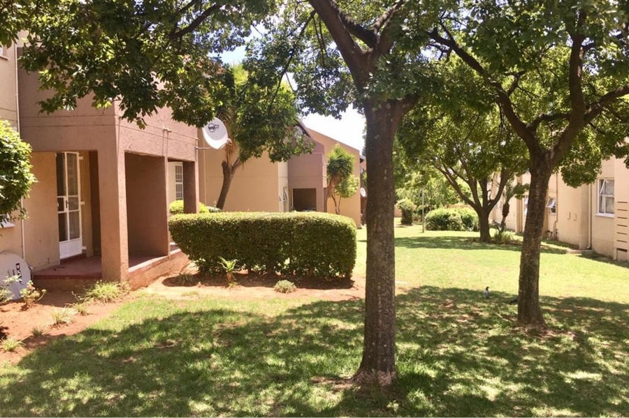 To Let 2 Bedroom Property for Rent in Vorna Valley Gauteng