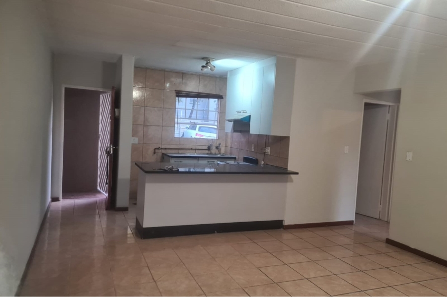 To Let 2 Bedroom Property for Rent in Vorna Valley Gauteng