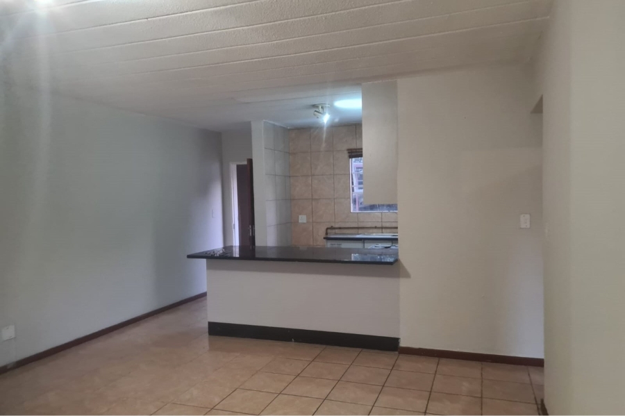 To Let 2 Bedroom Property for Rent in Vorna Valley Gauteng