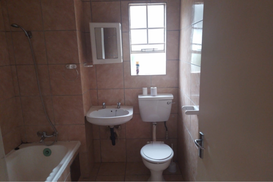 To Let 2 Bedroom Property for Rent in Vorna Valley Gauteng
