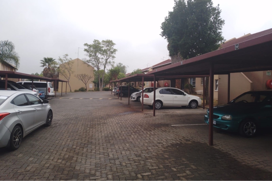 To Let 2 Bedroom Property for Rent in Vorna Valley Gauteng