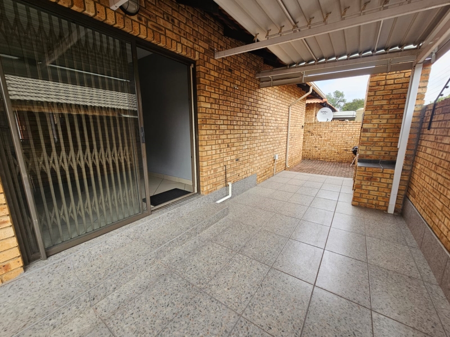 3 Bedroom Property for Sale in New Redruth Gauteng