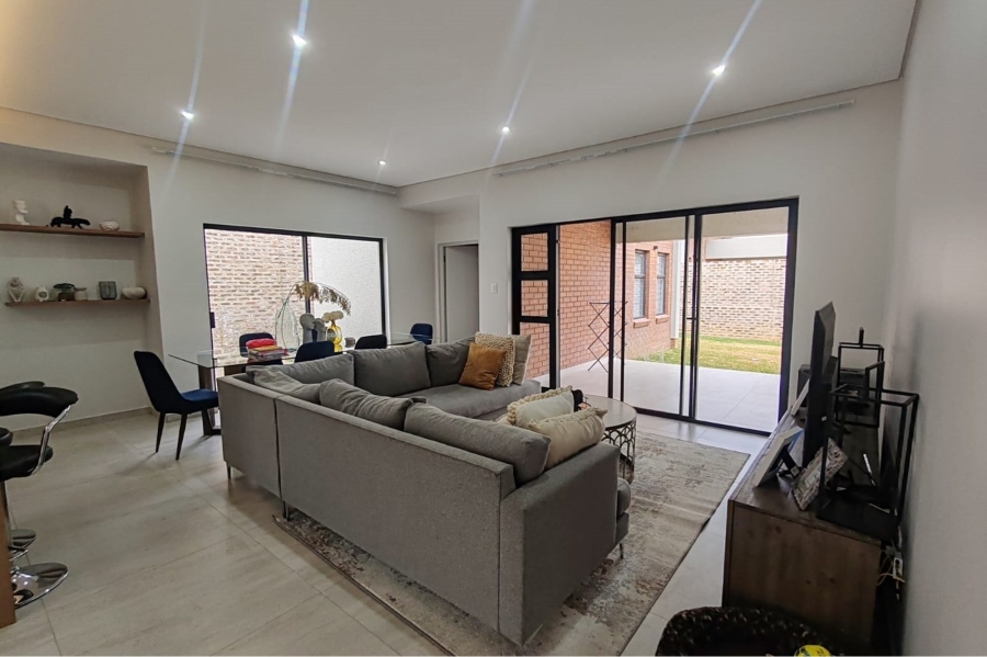 To Let 3 Bedroom Property for Rent in Blue Hills Gauteng
