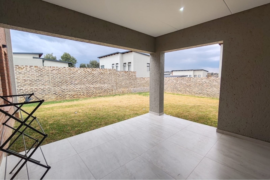 To Let 3 Bedroom Property for Rent in Blue Hills Gauteng