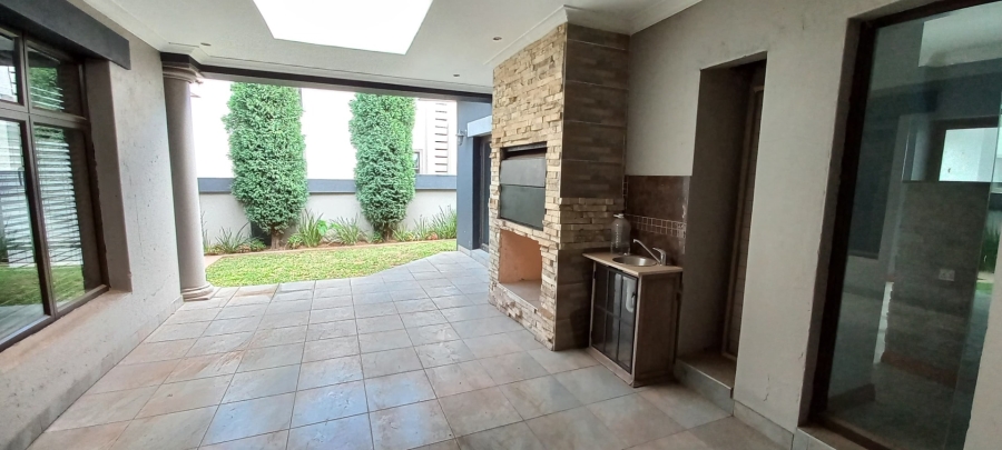 4 Bedroom Property for Sale in Helderwyk Gauteng