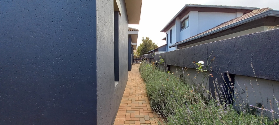 4 Bedroom Property for Sale in Helderwyk Gauteng