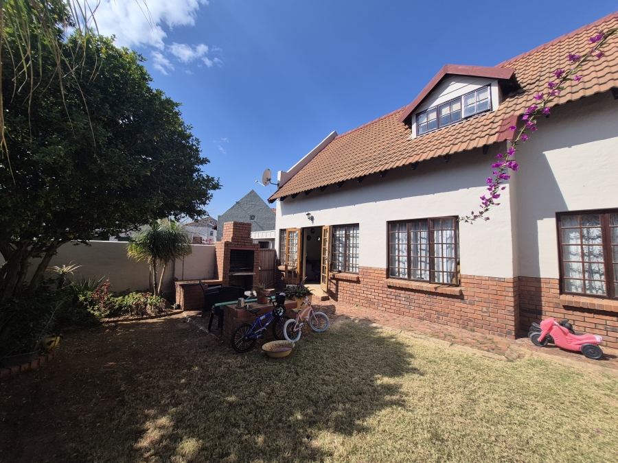 3 Bedroom Property for Sale in Equestria Gauteng