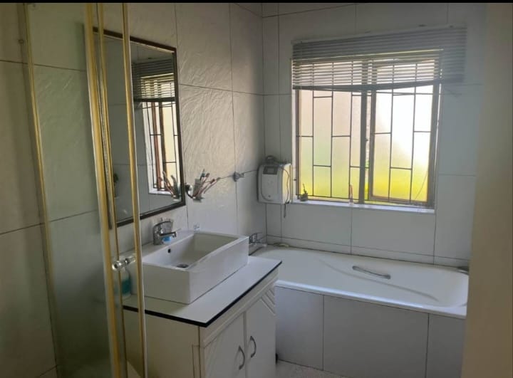10 Bedroom Property for Sale in Blue Hills Gauteng