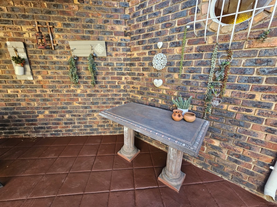 4 Bedroom Property for Sale in Brackenhurst Gauteng