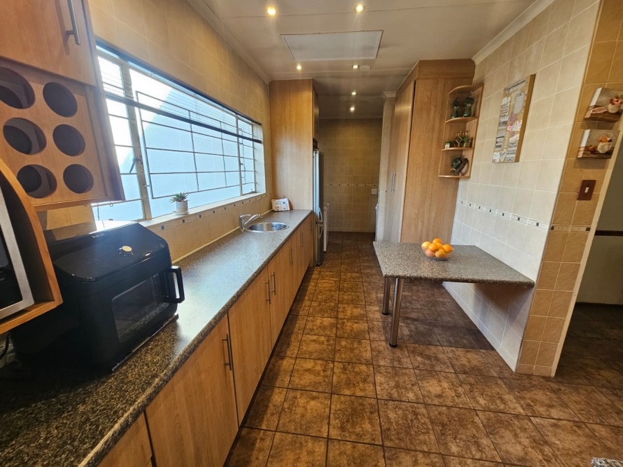 4 Bedroom Property for Sale in Brackenhurst Gauteng