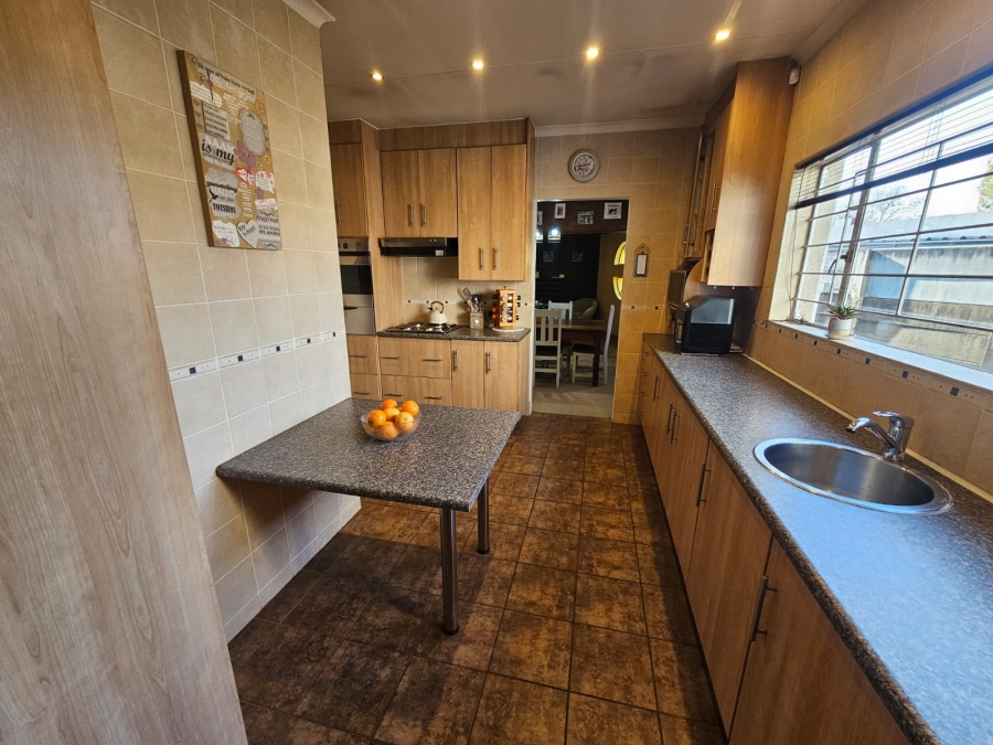 4 Bedroom Property for Sale in Brackenhurst Gauteng
