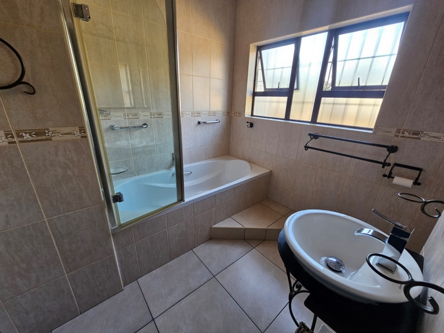4 Bedroom Property for Sale in Brackenhurst Gauteng
