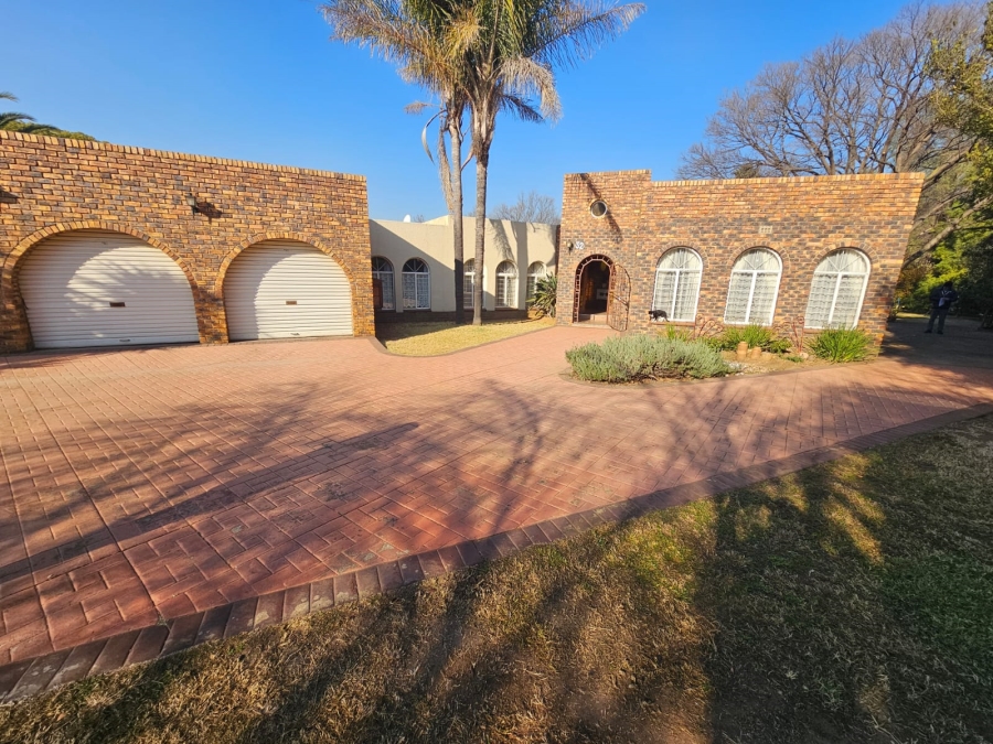 4 Bedroom Property for Sale in Brackenhurst Gauteng