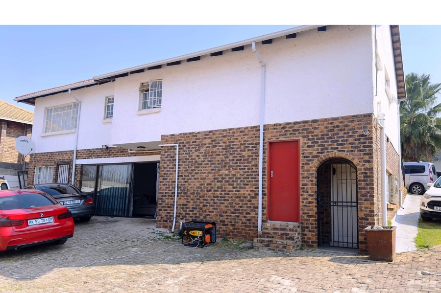 To Let 1 Bedroom Property for Rent in Cyrildene Gauteng