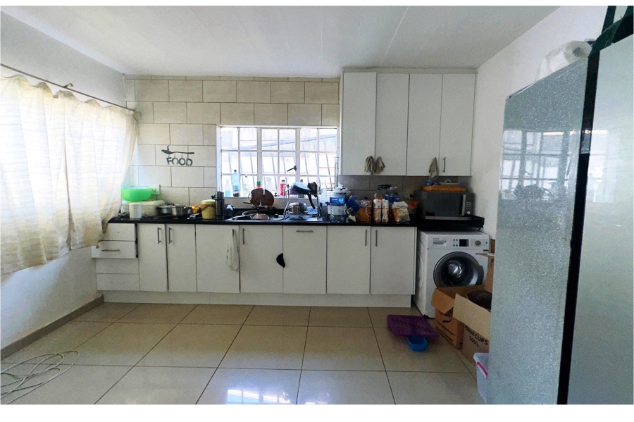 To Let 1 Bedroom Property for Rent in Cyrildene Gauteng