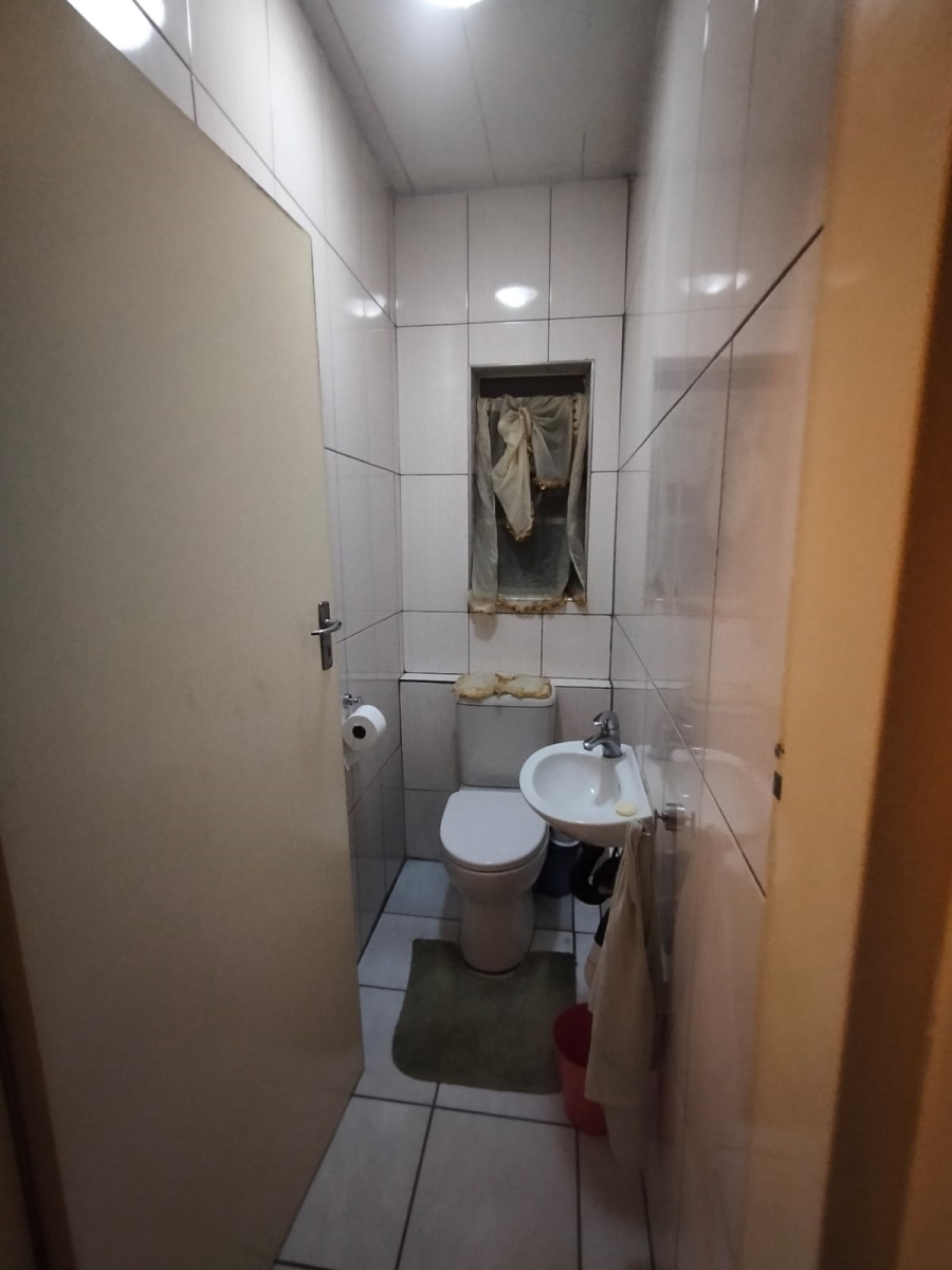 2 Bedroom Property for Sale in Vanderbijlpark CW 3 Gauteng