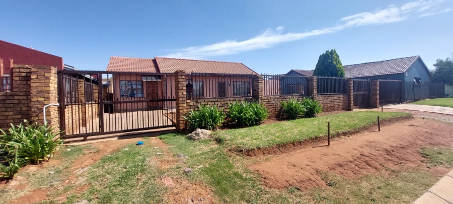 4 Bedroom Property for Sale in Leachville Ext 2 Gauteng