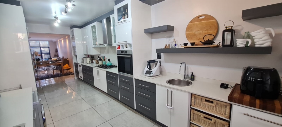 To Let 4 Bedroom Property for Rent in St Andrews Gauteng