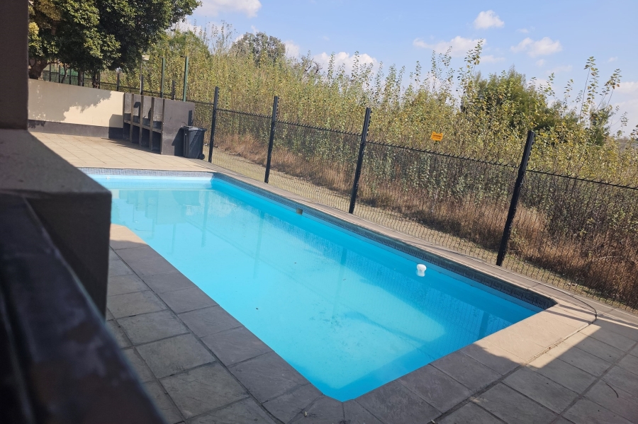 2 Bedroom Property for Sale in Noordwyk Gauteng