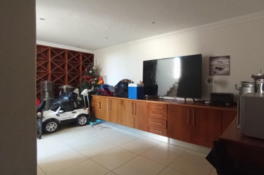 5 Bedroom Property for Sale in Mooikloof Gauteng