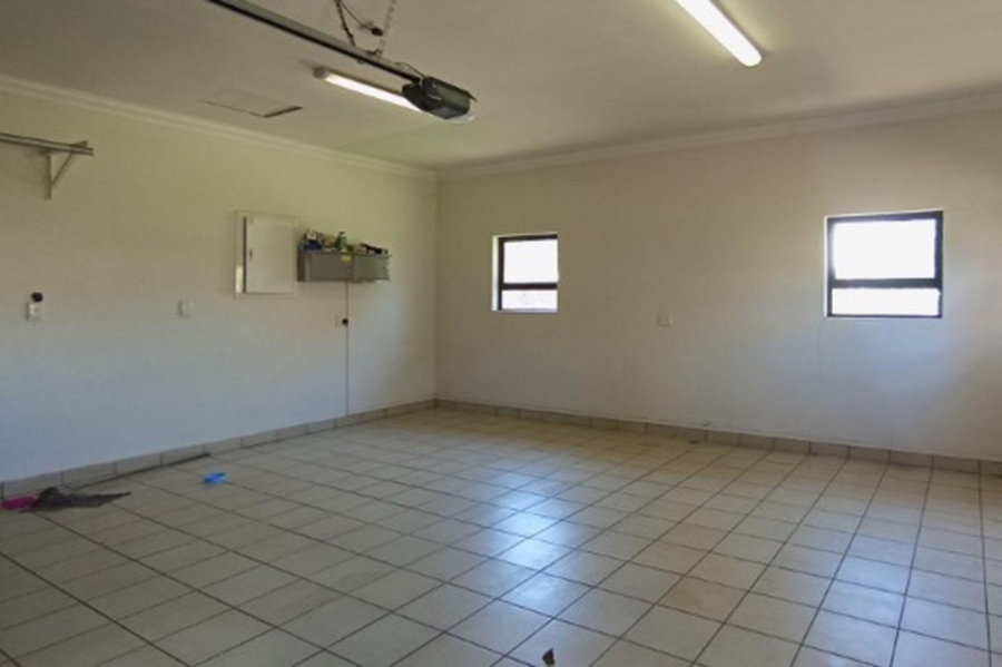 5 Bedroom Property for Sale in Mooikloof Gauteng