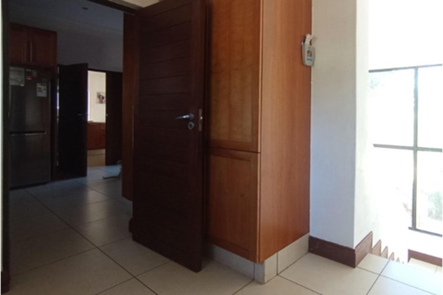 5 Bedroom Property for Sale in Mooikloof Gauteng