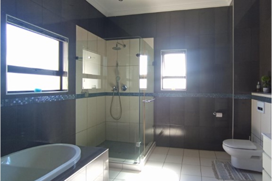 5 Bedroom Property for Sale in Mooikloof Gauteng