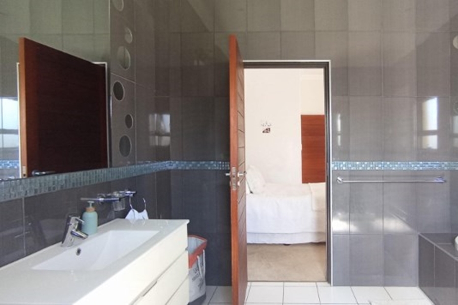 5 Bedroom Property for Sale in Mooikloof Gauteng