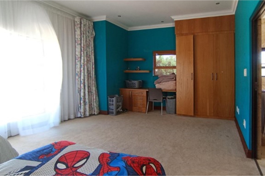5 Bedroom Property for Sale in Mooikloof Gauteng