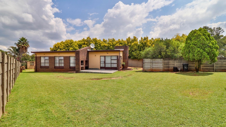 3 Bedroom Property for Sale in Dersley Gauteng