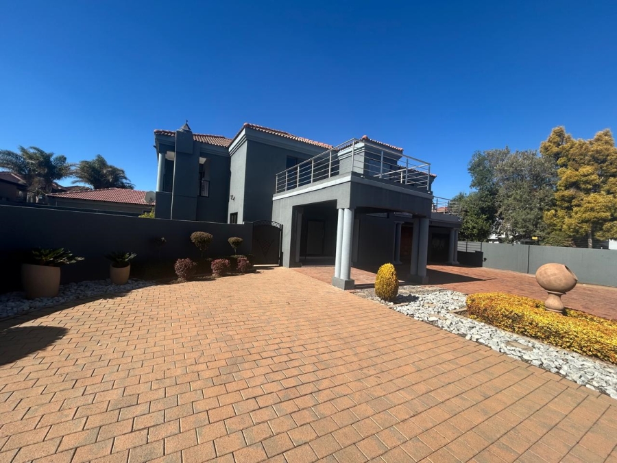 5 Bedroom Property for Sale in Sonneveld Gauteng