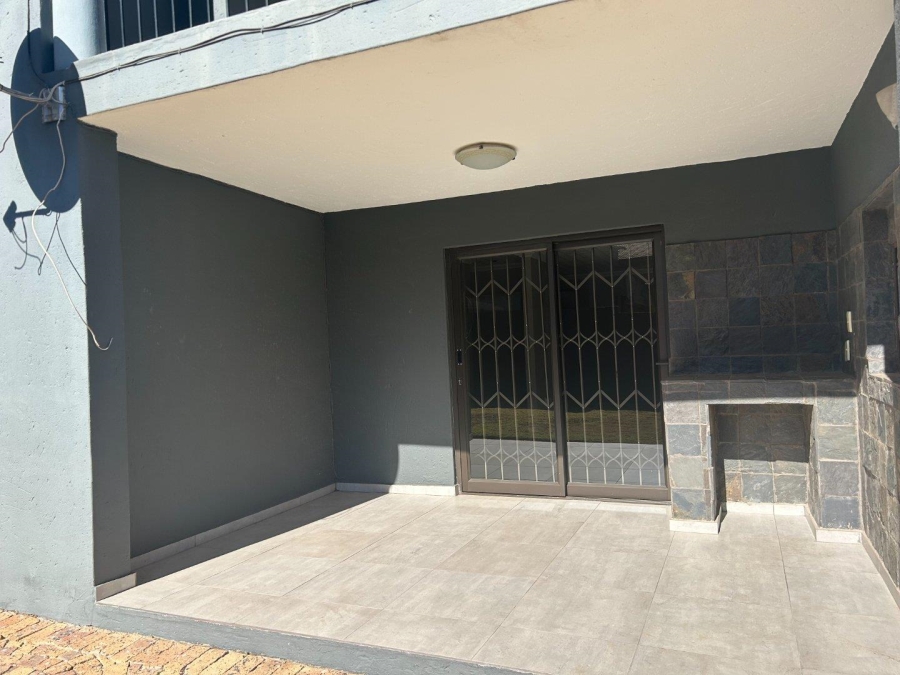 5 Bedroom Property for Sale in Sonneveld Gauteng