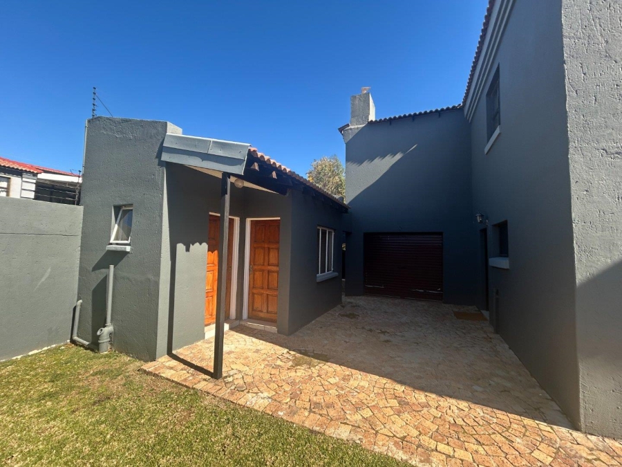 5 Bedroom Property for Sale in Sonneveld Gauteng