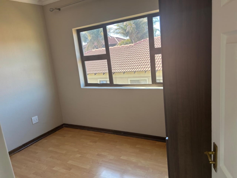 5 Bedroom Property for Sale in Sonneveld Gauteng
