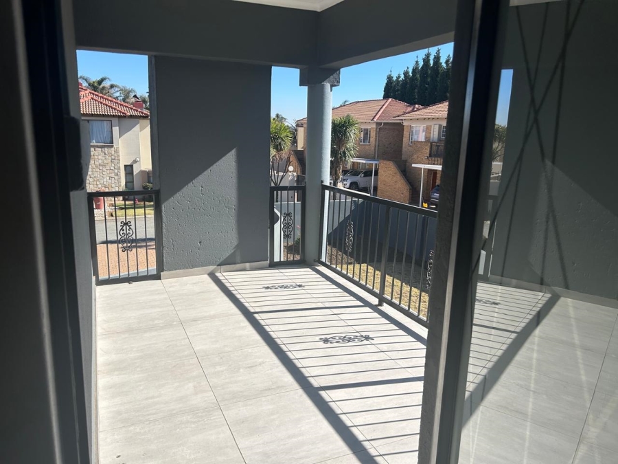 5 Bedroom Property for Sale in Sonneveld Gauteng