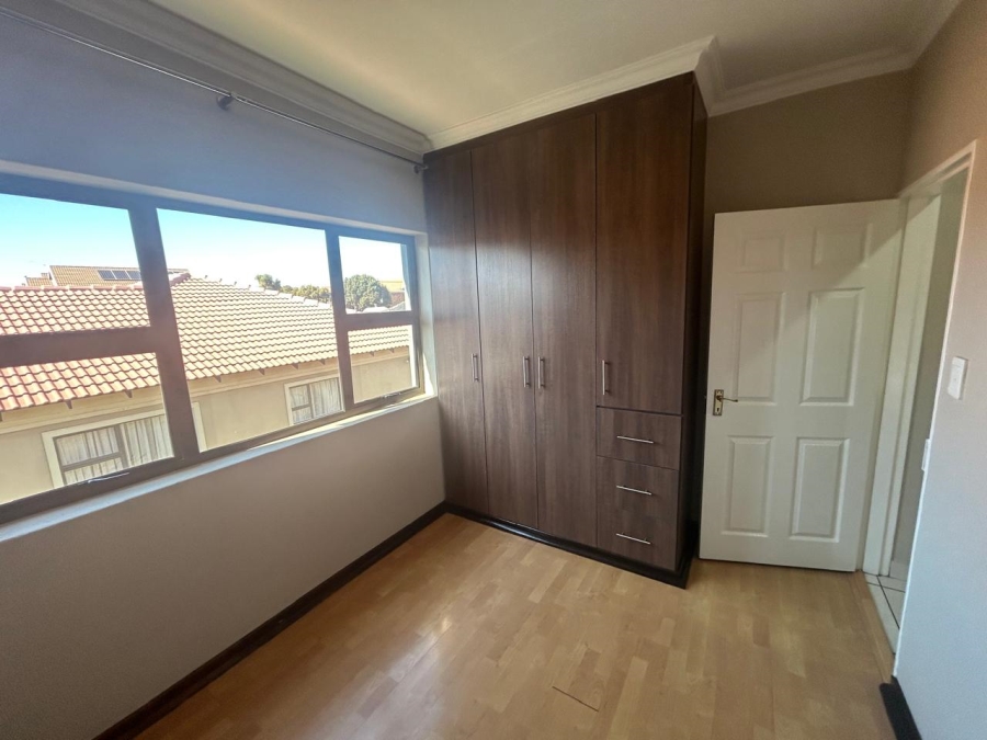5 Bedroom Property for Sale in Sonneveld Gauteng