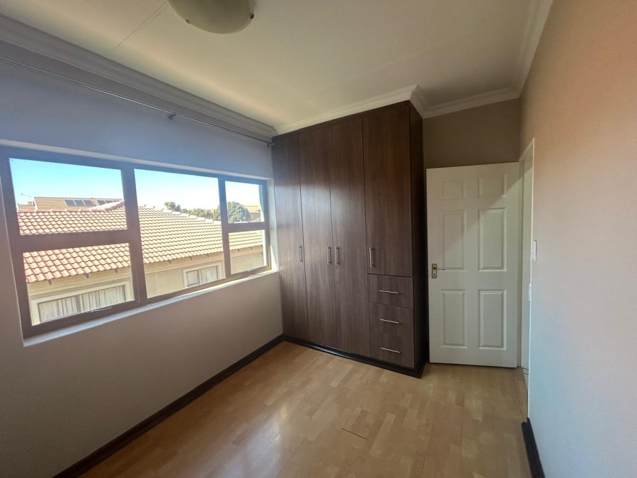 5 Bedroom Property for Sale in Sonneveld Gauteng