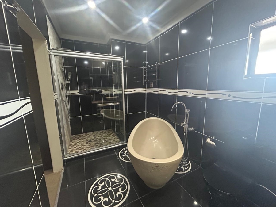 5 Bedroom Property for Sale in Sonneveld Gauteng