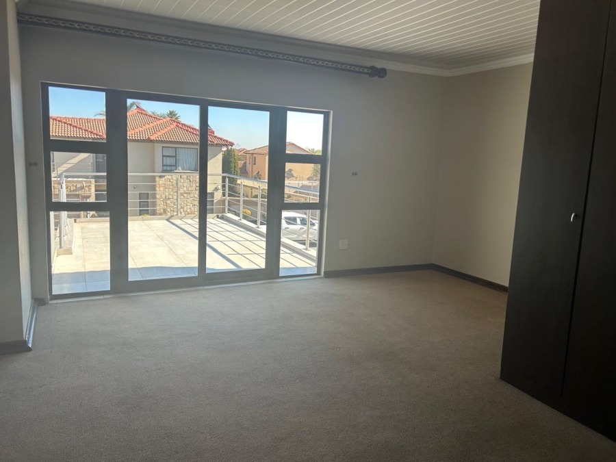5 Bedroom Property for Sale in Sonneveld Gauteng