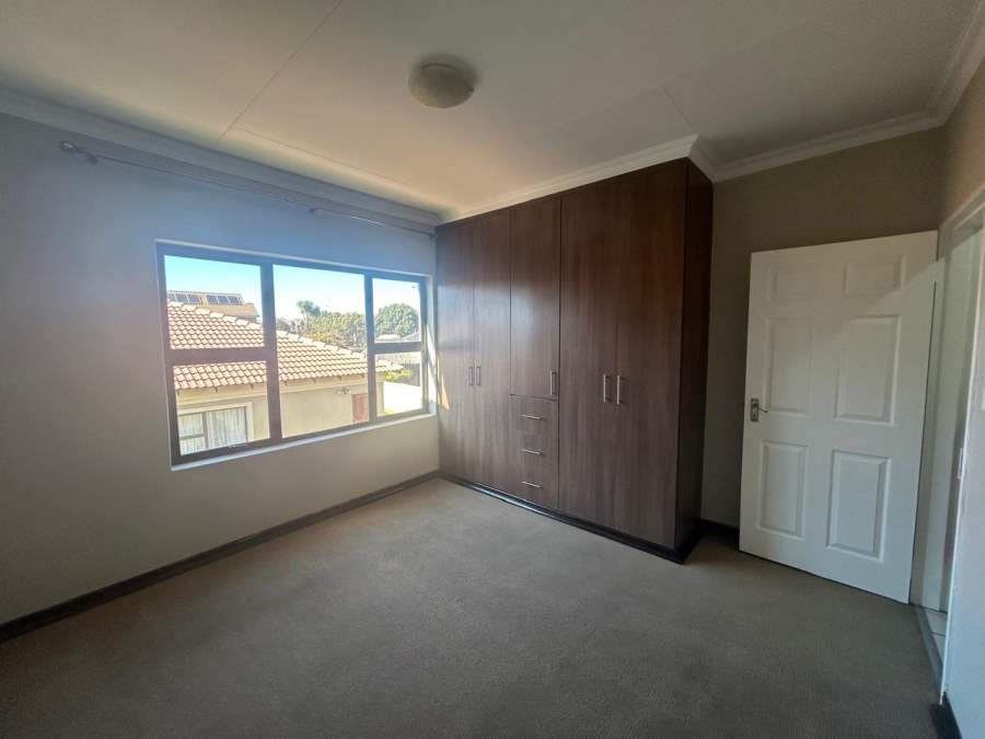 5 Bedroom Property for Sale in Sonneveld Gauteng