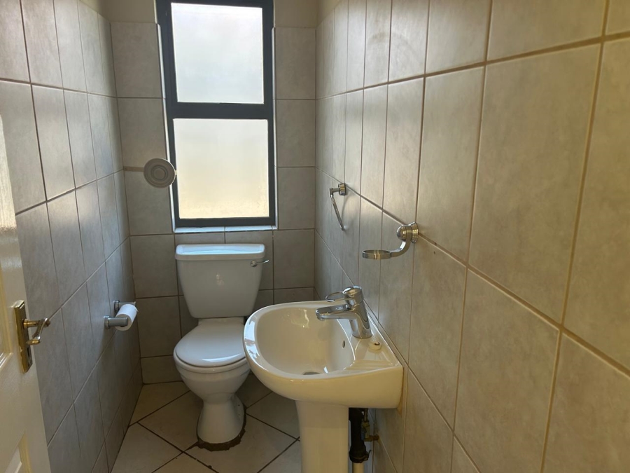 5 Bedroom Property for Sale in Sonneveld Gauteng