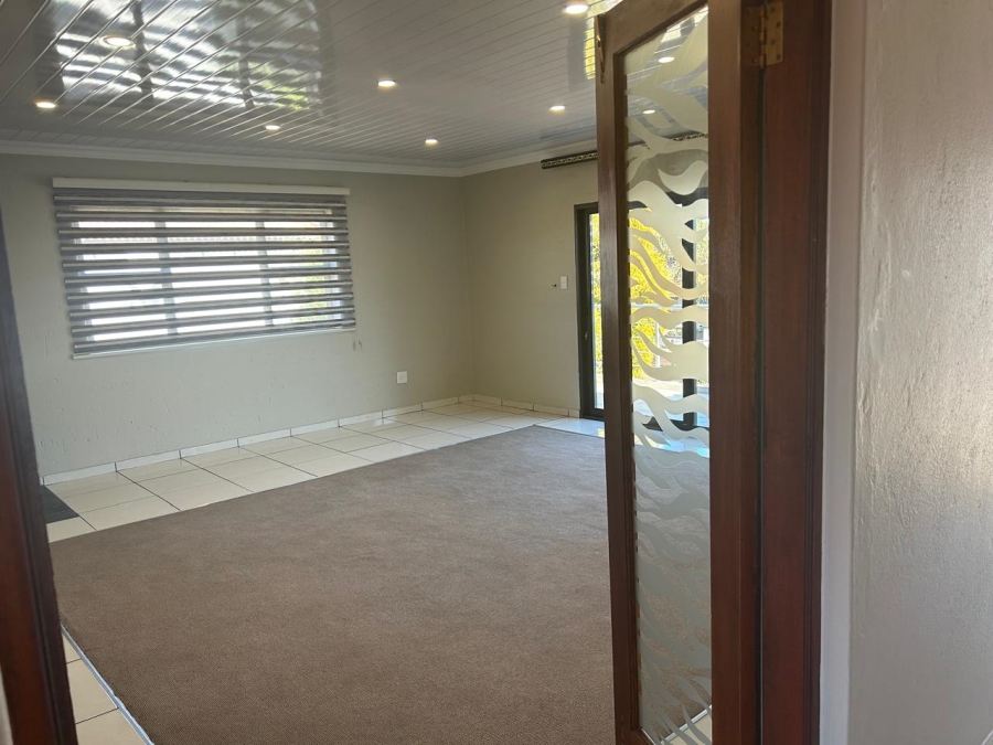 5 Bedroom Property for Sale in Sonneveld Gauteng