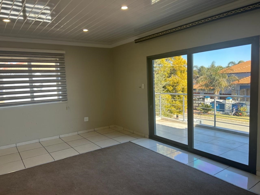 5 Bedroom Property for Sale in Sonneveld Gauteng
