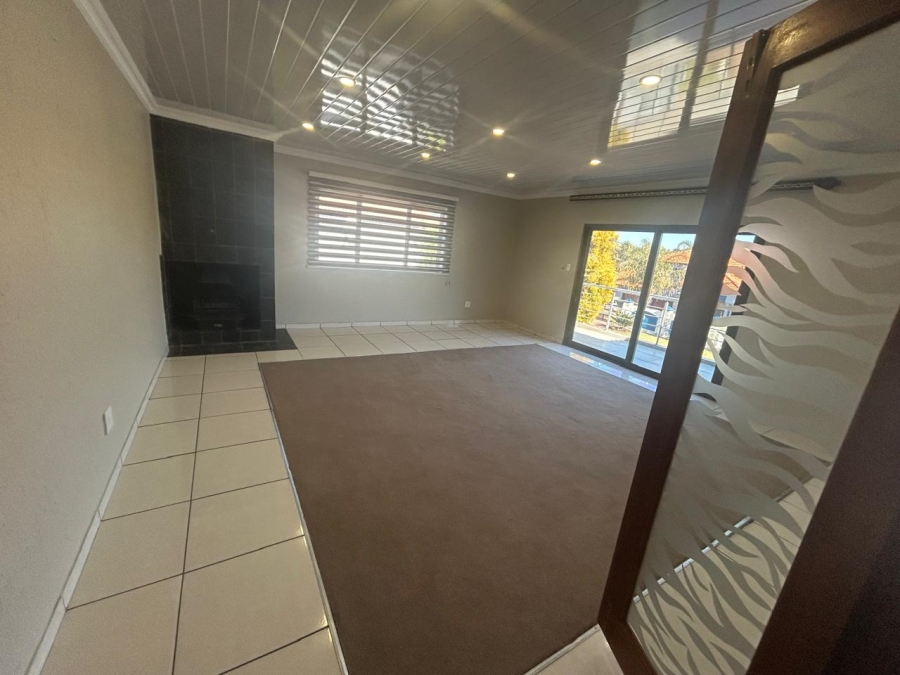 5 Bedroom Property for Sale in Sonneveld Gauteng