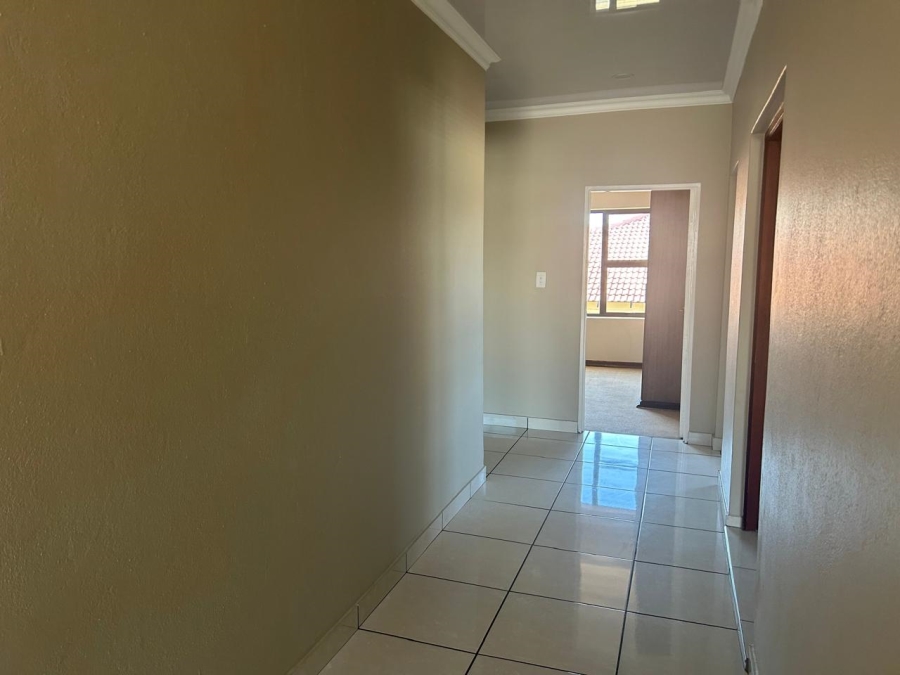 5 Bedroom Property for Sale in Sonneveld Gauteng